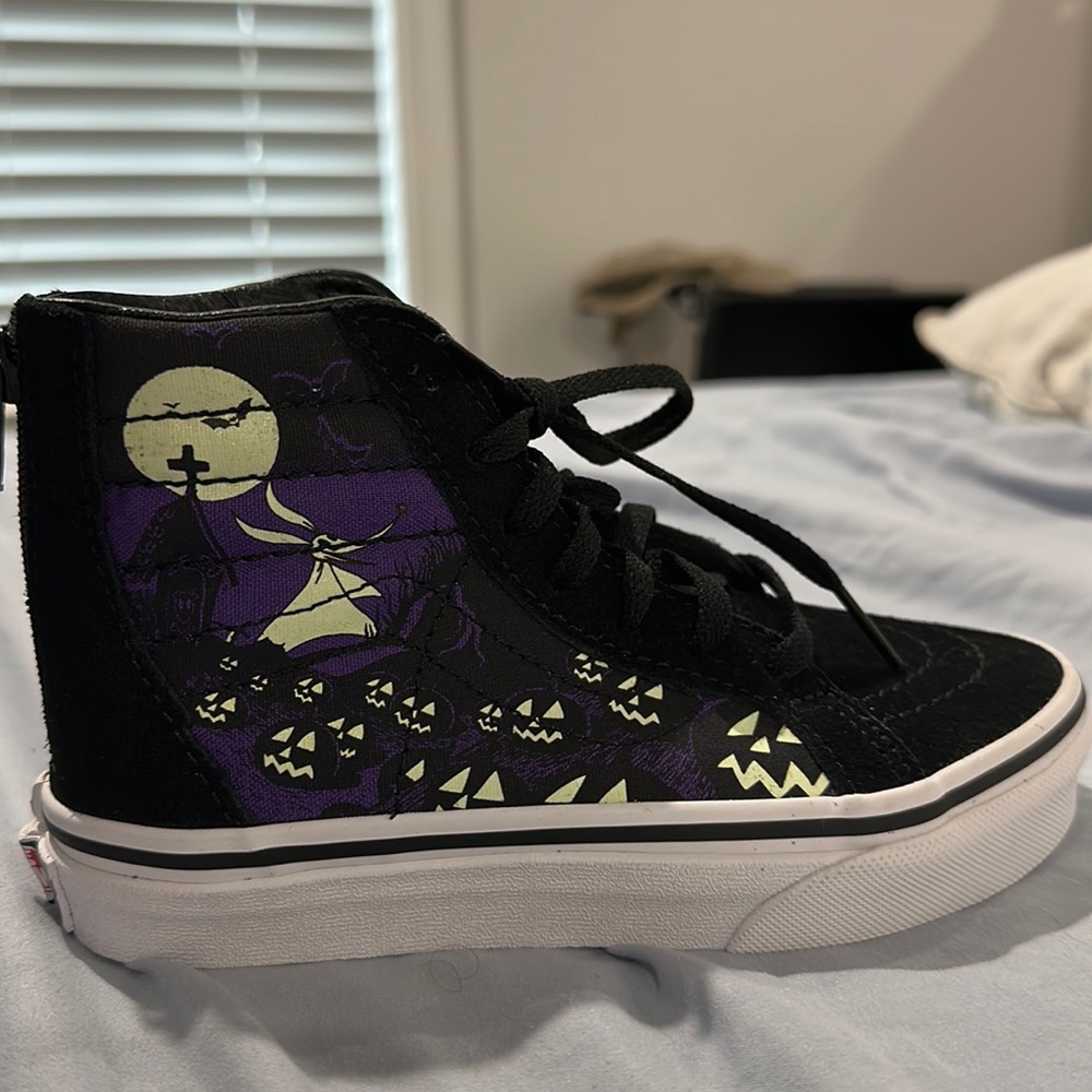 Brand new in box never worn vans nightmare before Christmas size 12.5 kids